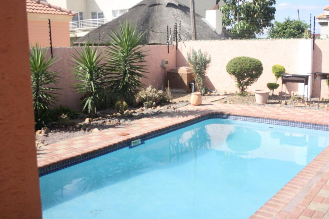 Golden Door Villa Gaborone Extérieur photo