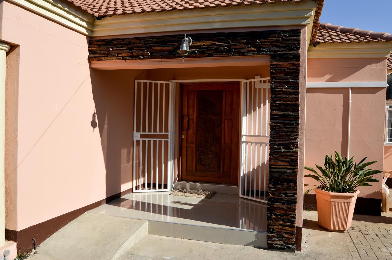 Golden Door Villa Gaborone Extérieur photo